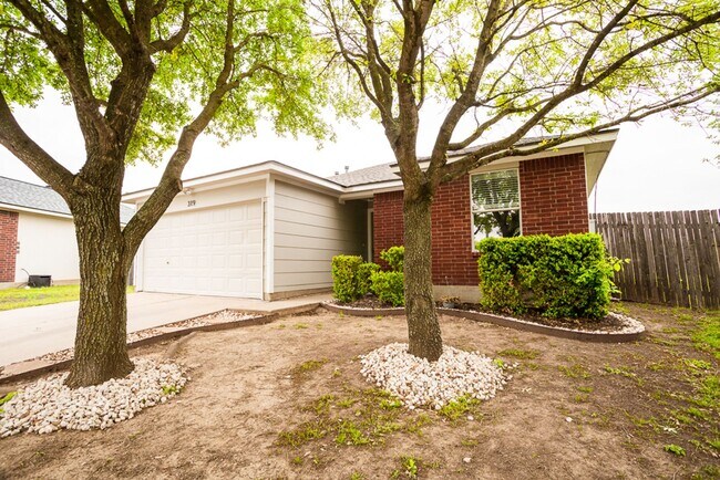 Foto del edificio - Charming 3/BR 2/BA One-Story Home with Gar...