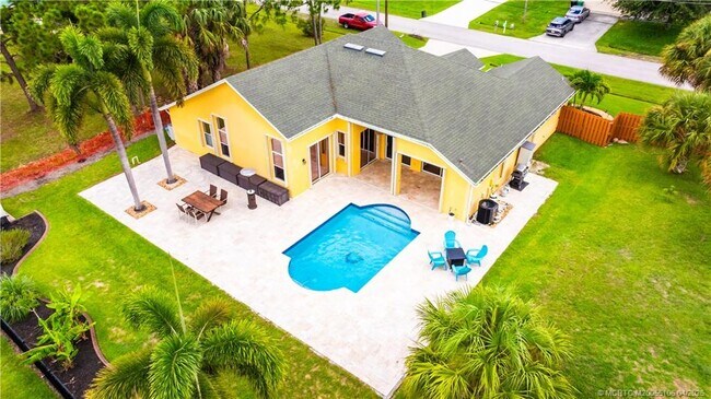 Foto del edificio - 5936 NW Brenda Cir