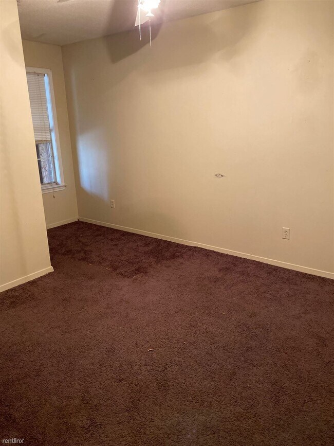 Building Photo - 2 br, 1 bath Townhome - 6419 Ashton Rd