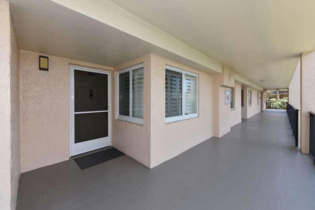 Building Photo - 275 Palm Ave