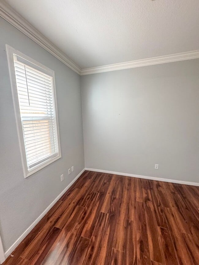 Foto del edificio - All utilities included -  One Bedroom Juni...