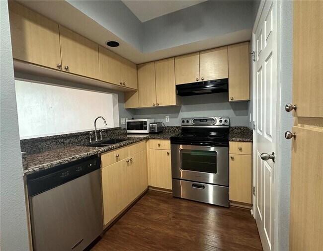 Foto del edificio - 322 E Central Blvd