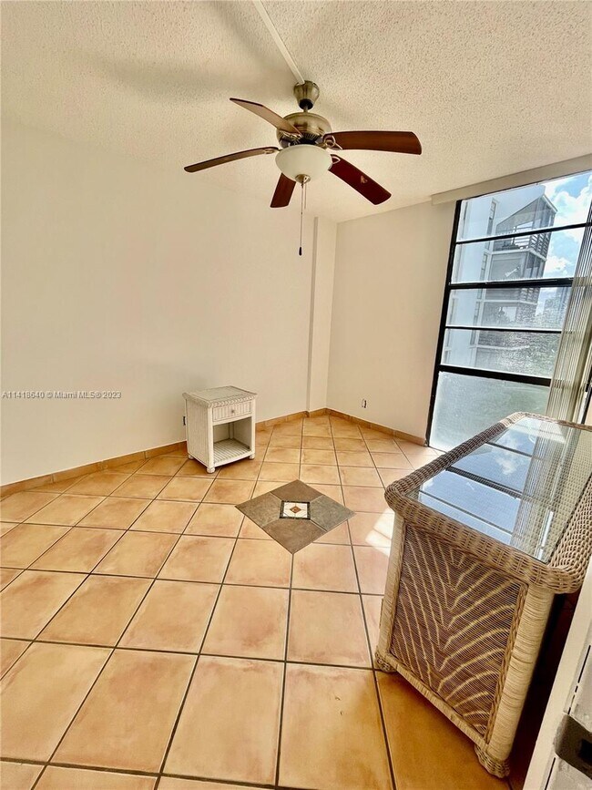 Foto del edificio - 20500 W Country Club Dr