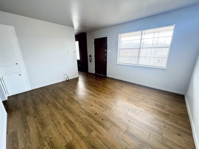 Foto del edificio - 611 Sunset Ln