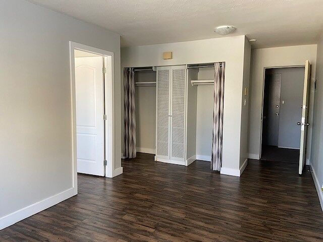 Building Photo - Four Elms Great Incentives- 2 months free with a 12 Month Lease