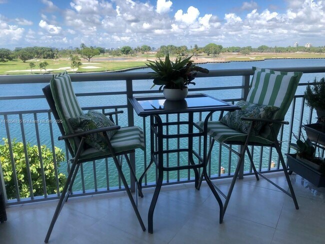 Foto del edificio - 9250 W Bay Harbor Dr