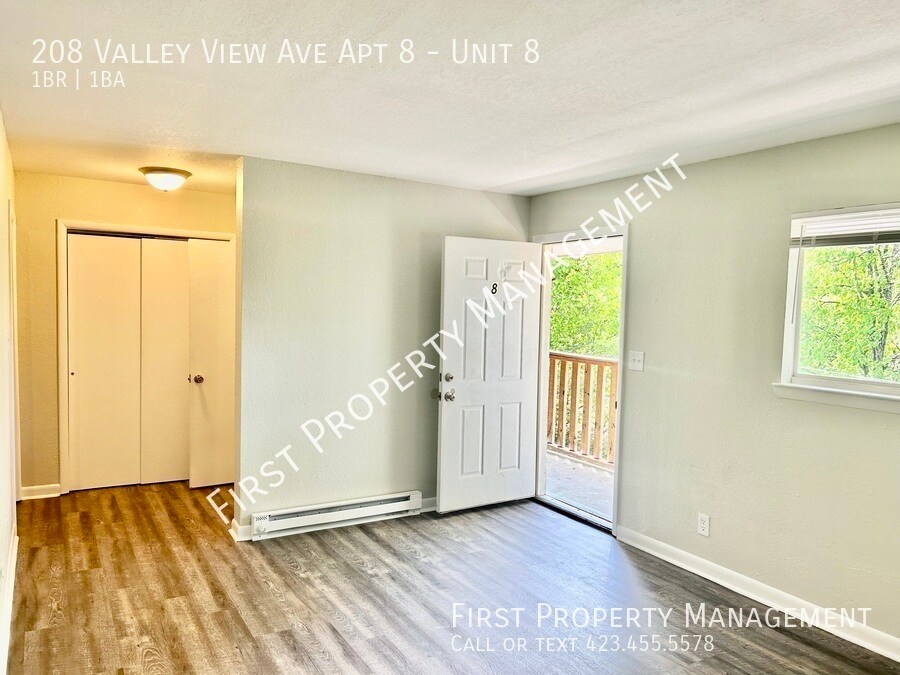 208 Valley View Ave Unit 8, Chattanooga, TN 37415 Room for Rent in