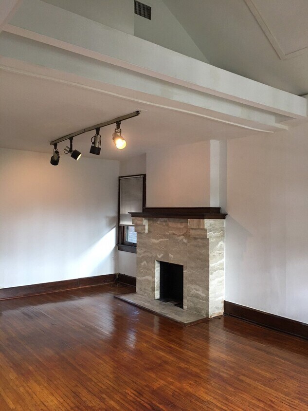 Primary Photo - 830 Park St