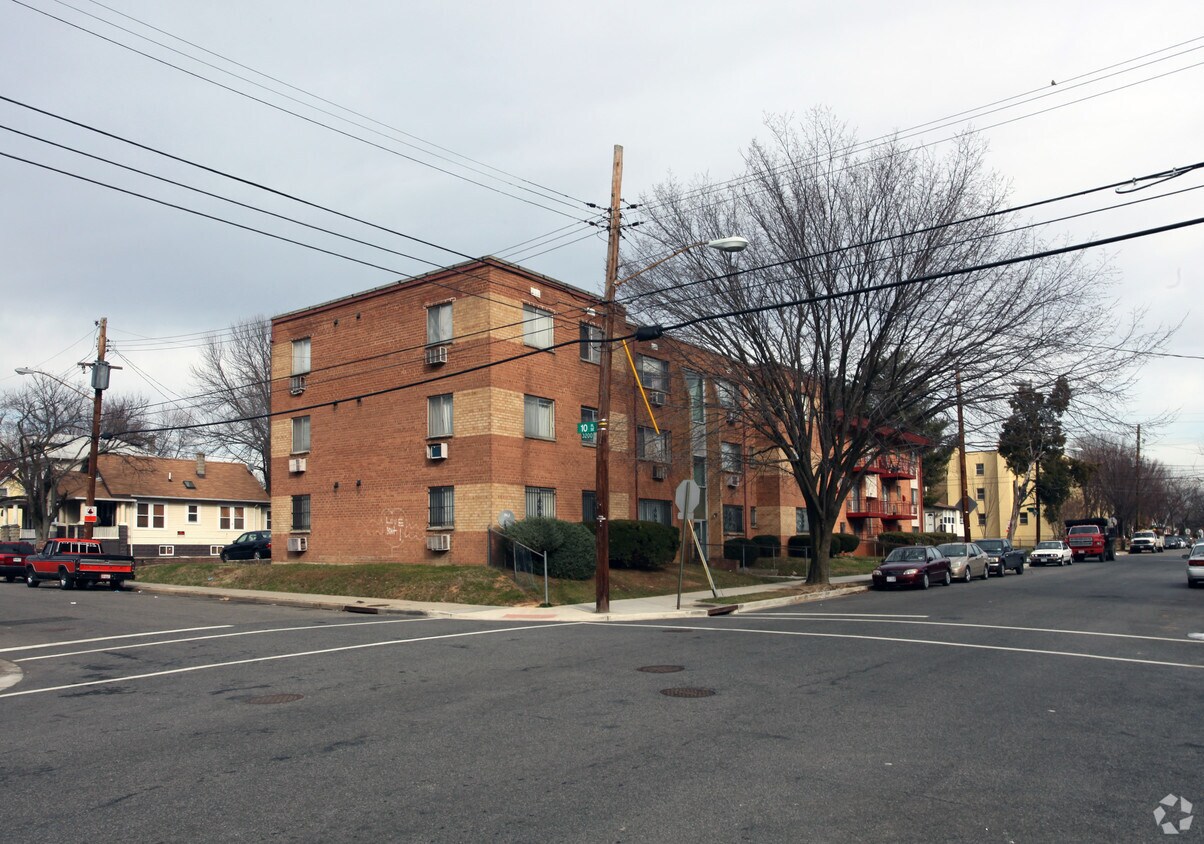Building Photo - Marys Center