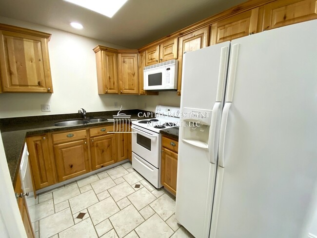 Building Photo - 1563 Westbury Way