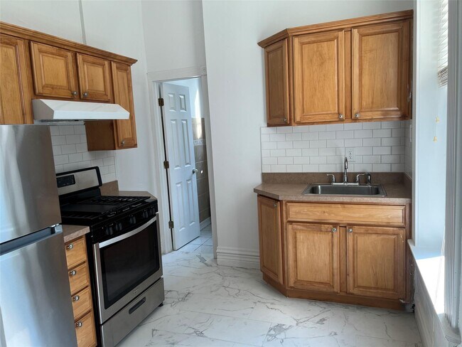 Foto del edificio - 410 E 117th St