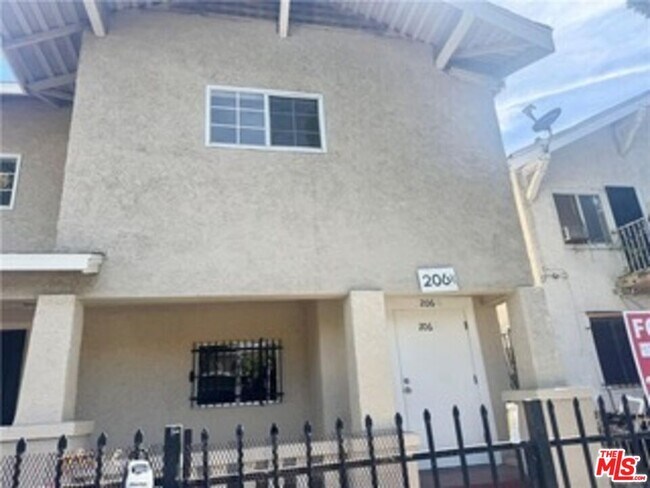 Foto del edificio - 204 W 52nd Pl