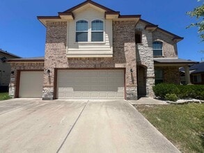 Building Photo - 2303 Scott Dr
