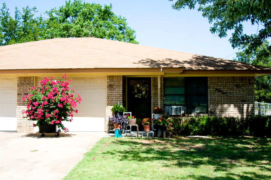 Primary Photo - 101 Briarwood Ln