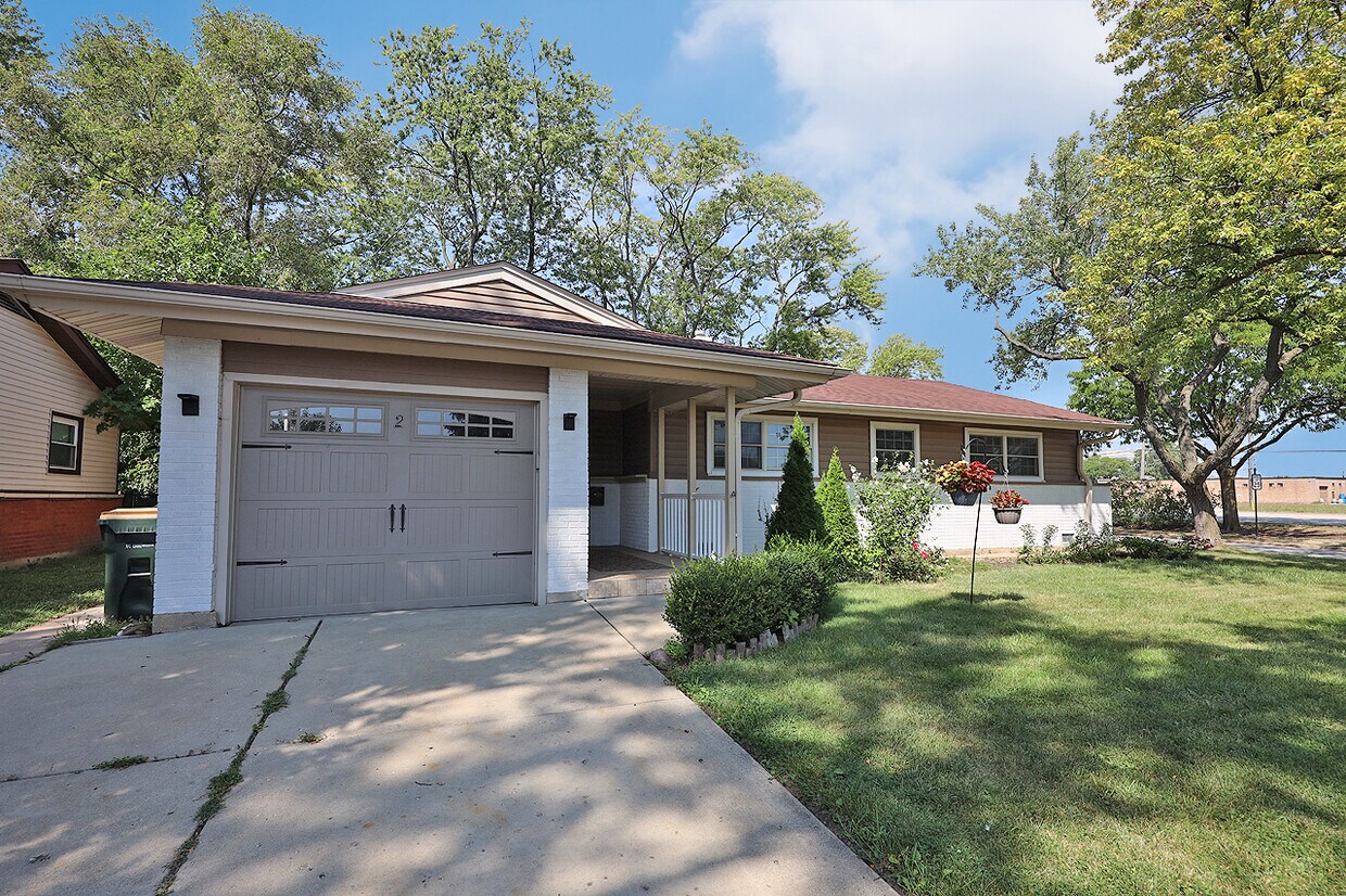 Primary Photo - 2 Wildwood Rd