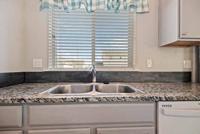 Foto del edificio - Newer 3 Bedroom Home in Kuna _ Pet Friendl...
