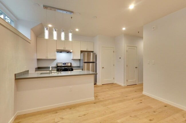 Building Photo - 159 Castro St