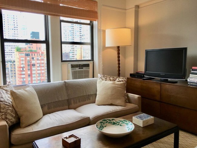 Building Photo - 242 East 72nd Street