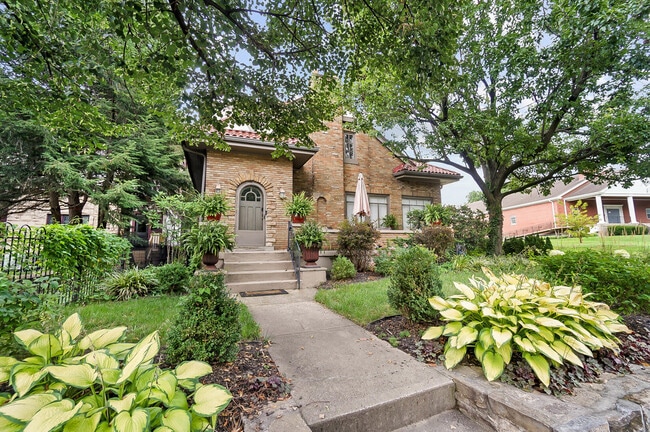 Building Photo - 511 Park Ave