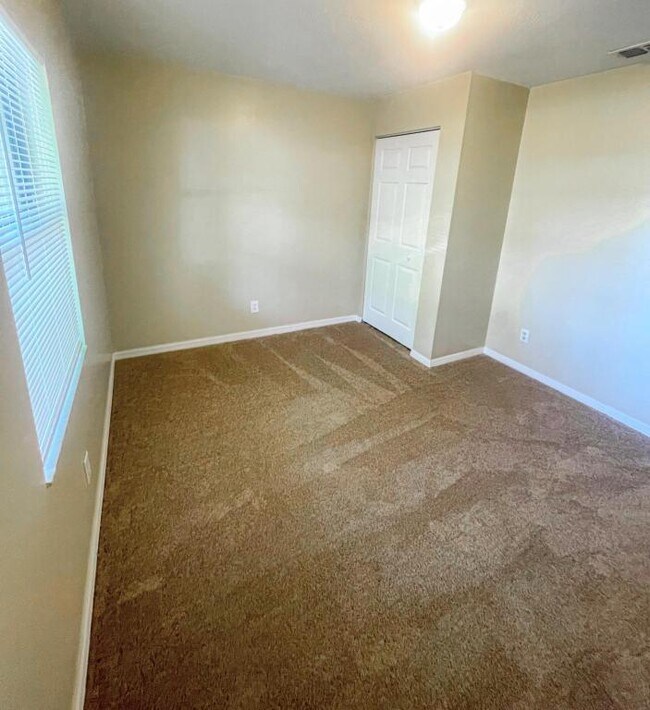 Building Photo - 609 N Palm Drive
