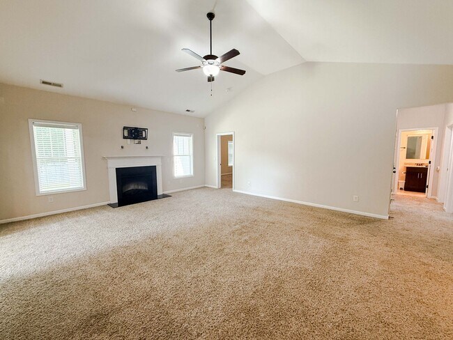 Foto del edificio - 728 Roanoke Drive