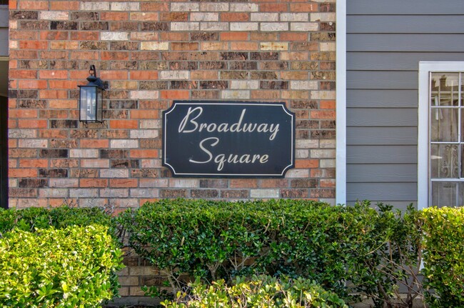 Foto del edificio - Broadway Square Apartments