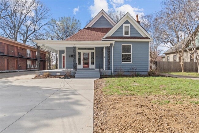 Photo - 227 N Willett St House