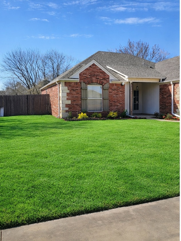 Building Photo - 2533 N Trafalger Dr