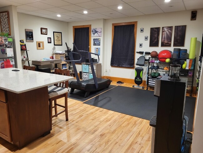 Building Photo - 437 Main St