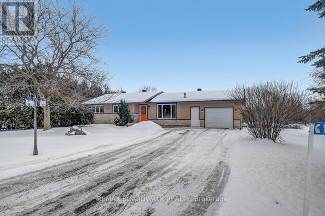 Photo du bâtiment - 1949 Stittsville Main St
