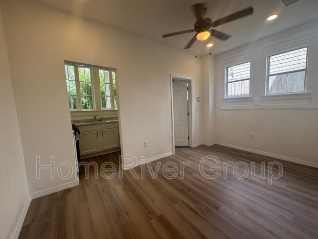 Building Photo - 1616 Willow Branch Ave