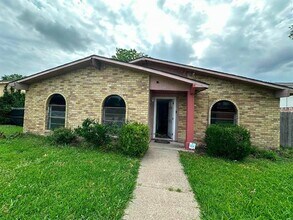 Building Photo - 3205 Galaxie Rd