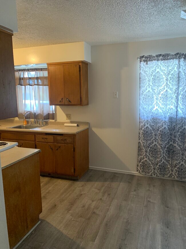 Foto del edificio - 1200 Carver Rd