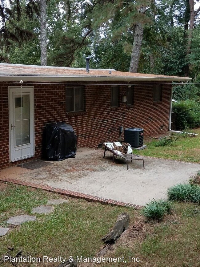 Building Photo - 3 br, 1.5 bath House - 2140 Favor Road