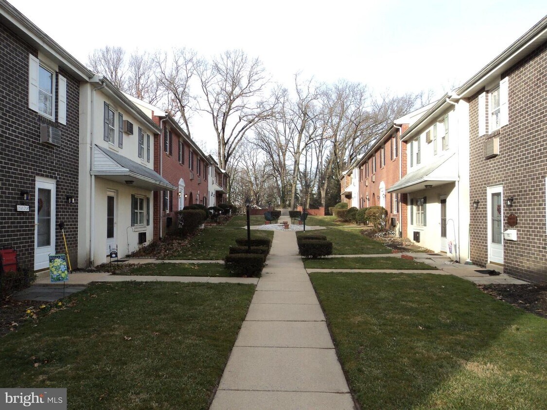 1082 Wayne Ave, Coatesville, PA 19320 Townhome Rentals in Coatesville