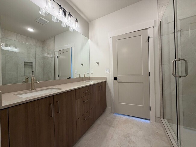 Building Photo - 622 Hemsworth Ln