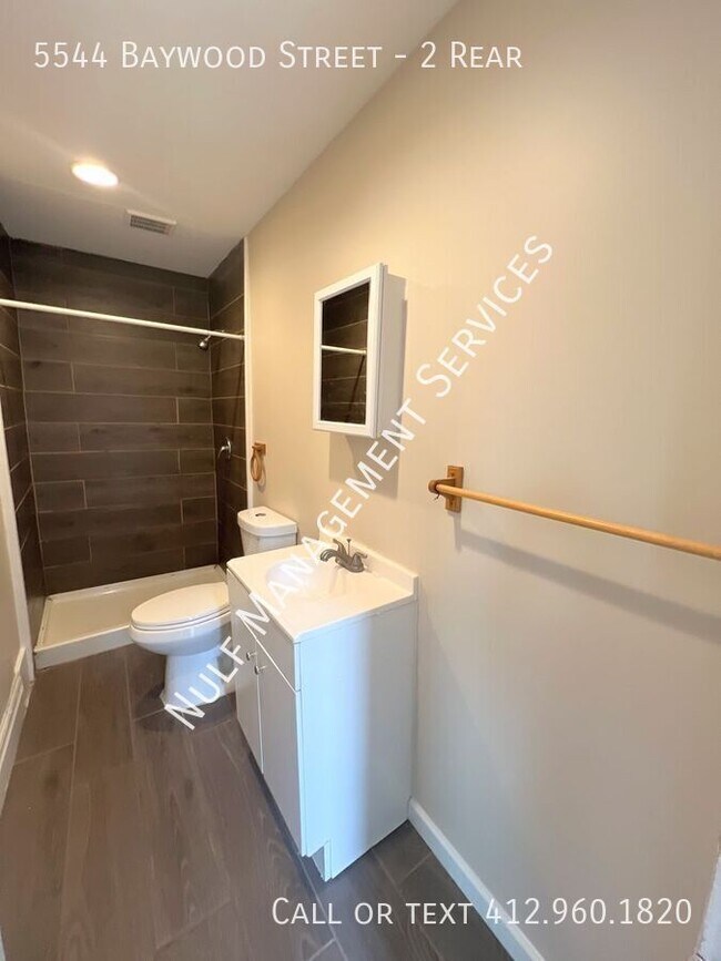 Foto del edificio - 5544 Baywood St
