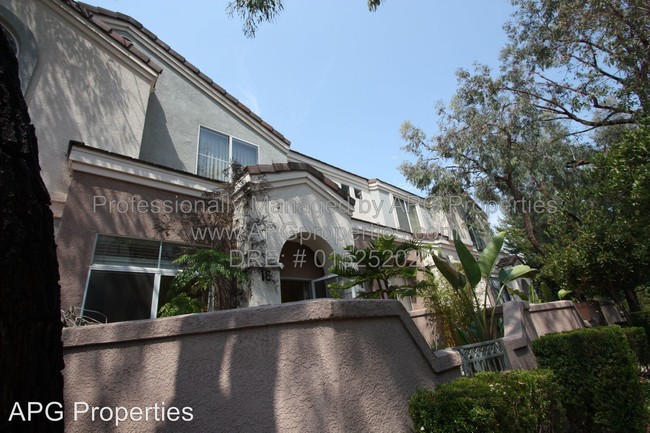 Building Photo - 2 br, 2.5 bath House - 16 Anacapa Ct.