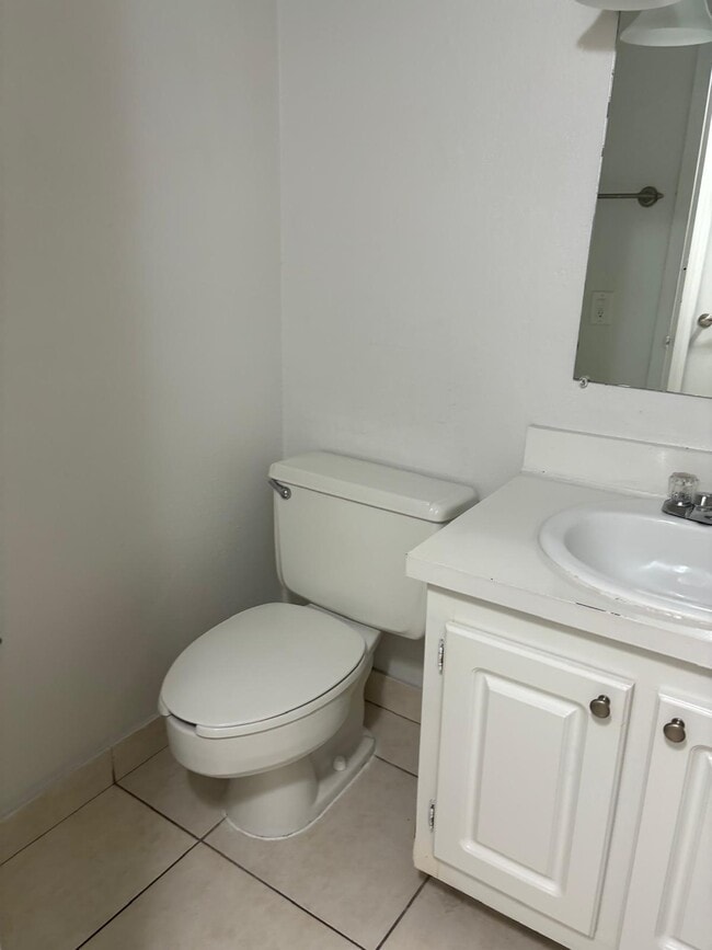Guest Bathroom - 1805 Sans Souci Blvd