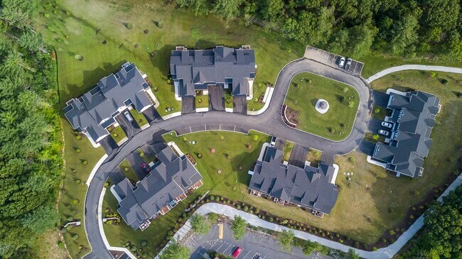 Foto del edificio - 19 Lily Pond Ln