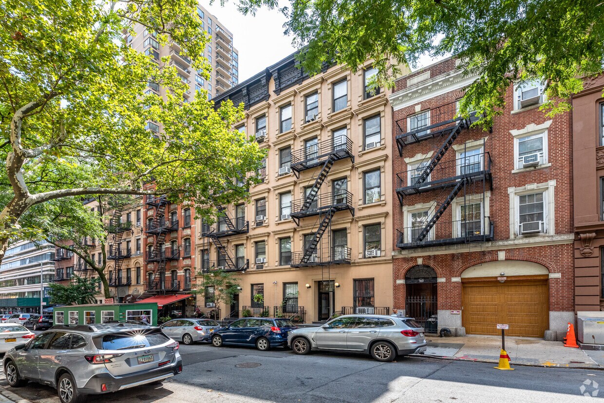 Primary Photo - 162-164 E 82nd St