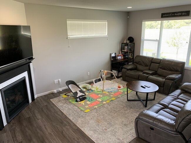 Foto del edificio - 5608 Levitan Ln