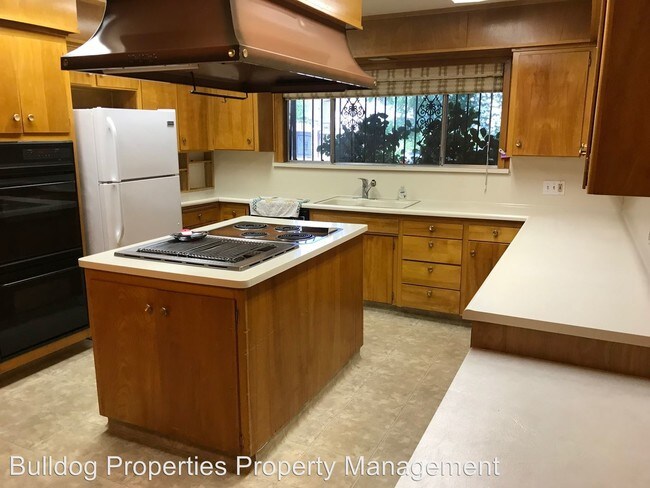 Foto del edificio - 917 E Ashlan Ave