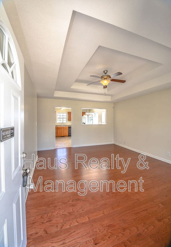 Foto del edificio - 955 Russet Dr