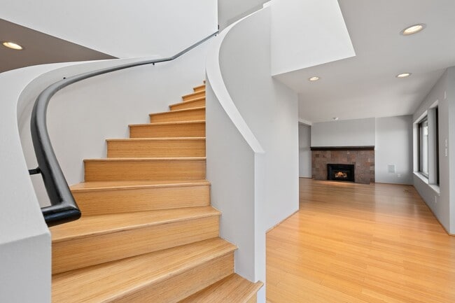 Building Photo - Luxury Air-Conditioned North Capitol Hill ...