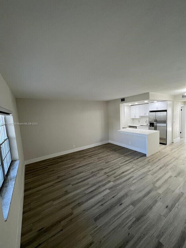 Foto del edificio - 2665 Middle River Dr