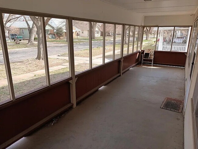 Building Photo - 3 Bedroom, 1 bathroom single family home w...