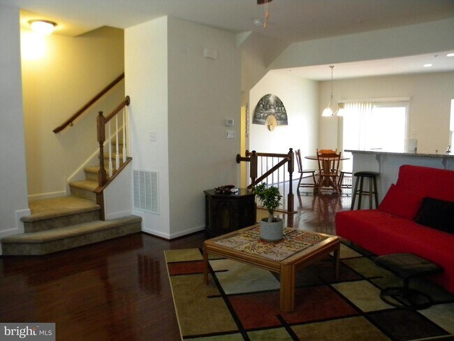 Foto del edificio - 652 E Chestnut St