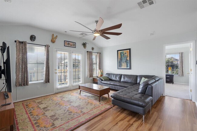 Foto del edificio - 9201 Brodie Ln