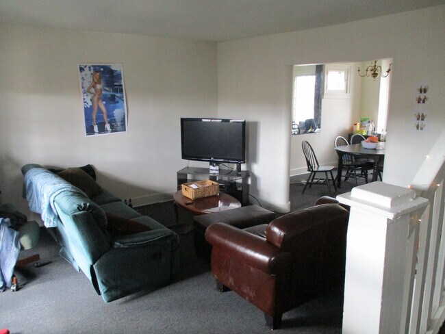 Sala de revestimiento - 5617 Wilkins Ave